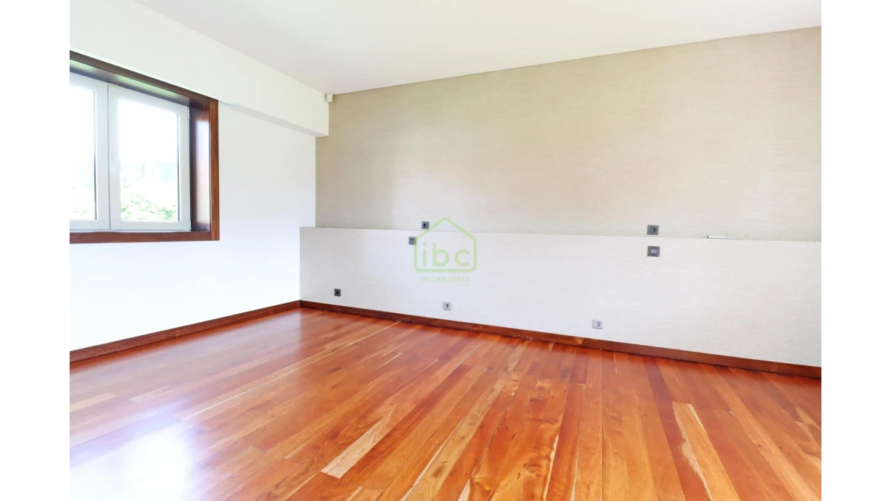 Moradia T4 para Venda em Vilar e Mosteiró Foto 49