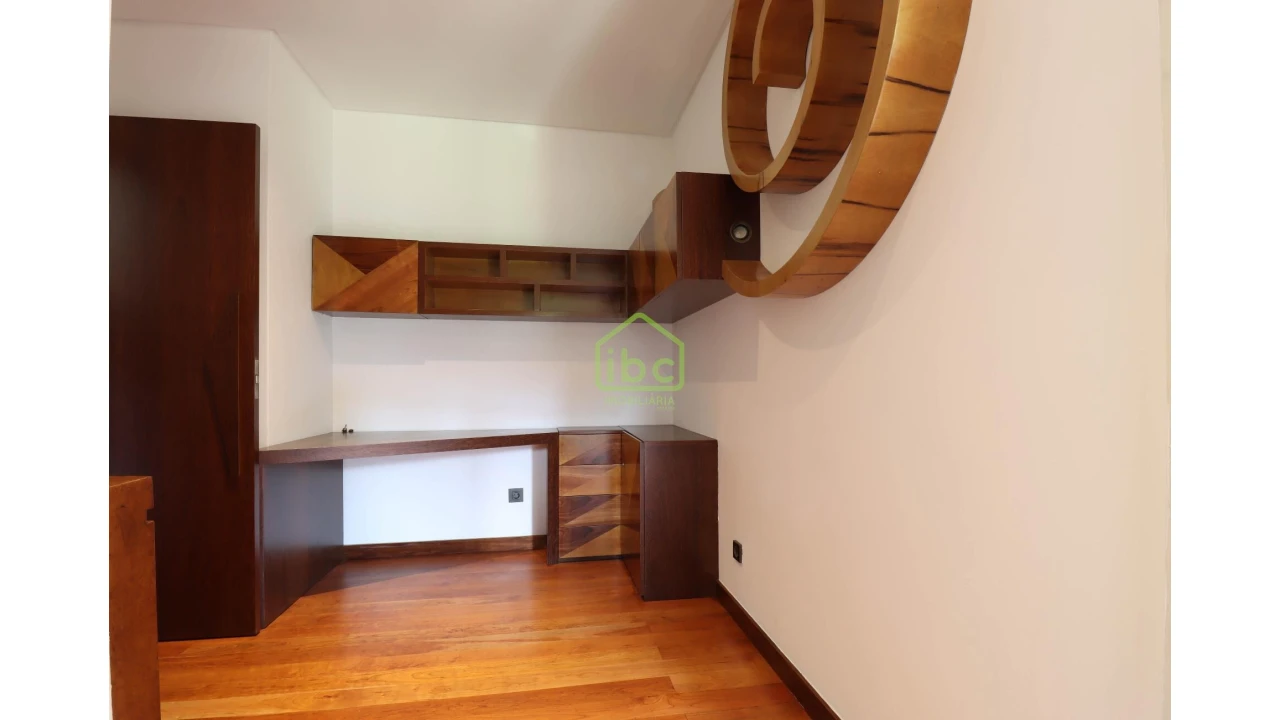 Moradia T4 para Venda em Vilar e Mosteiró Foto 56