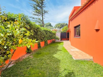 Moradia T4 para Venda em Quarteira