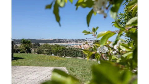 Moradia T4 para Venda em Nossa Senhora do Pópulo, Coto e São Gregório