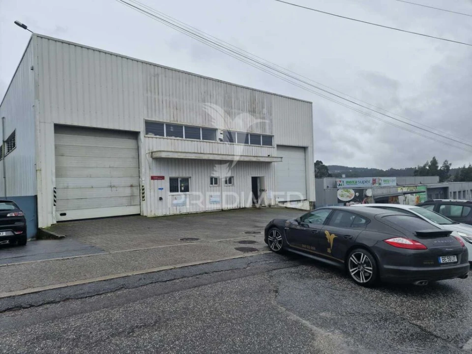 Armazém para Arrendamento em Quinchães Foto 3