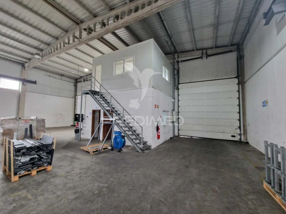 Armazém para Arrendamento em Quinchães Foto 11