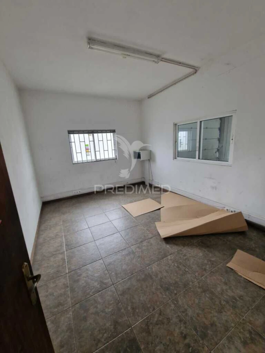 Armazém para Arrendamento em Quinchães Foto 10