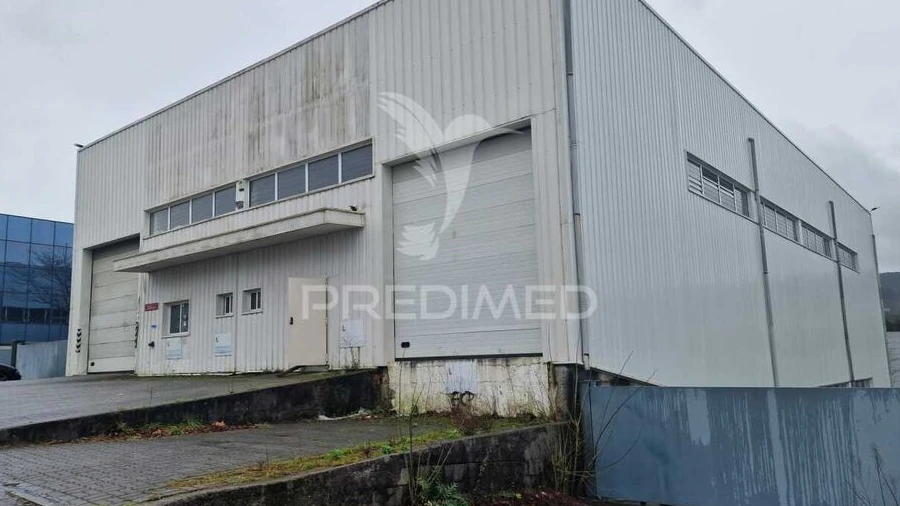 Armazém para Arrendamento em Quinchães