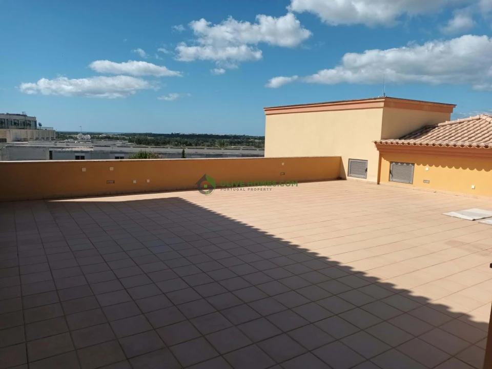 Apartamento T2 para Venda em Quarteira Foto 17