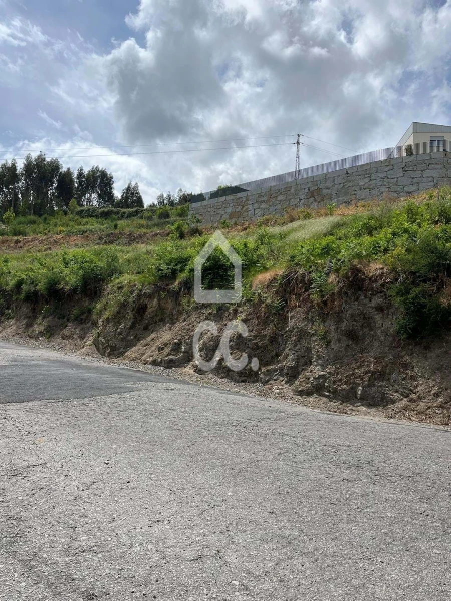 Terreno para Venda em Paredes Foto 2
