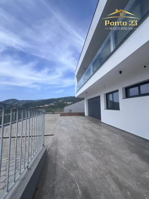 Moradia T3 para Venda em Santa Cruz