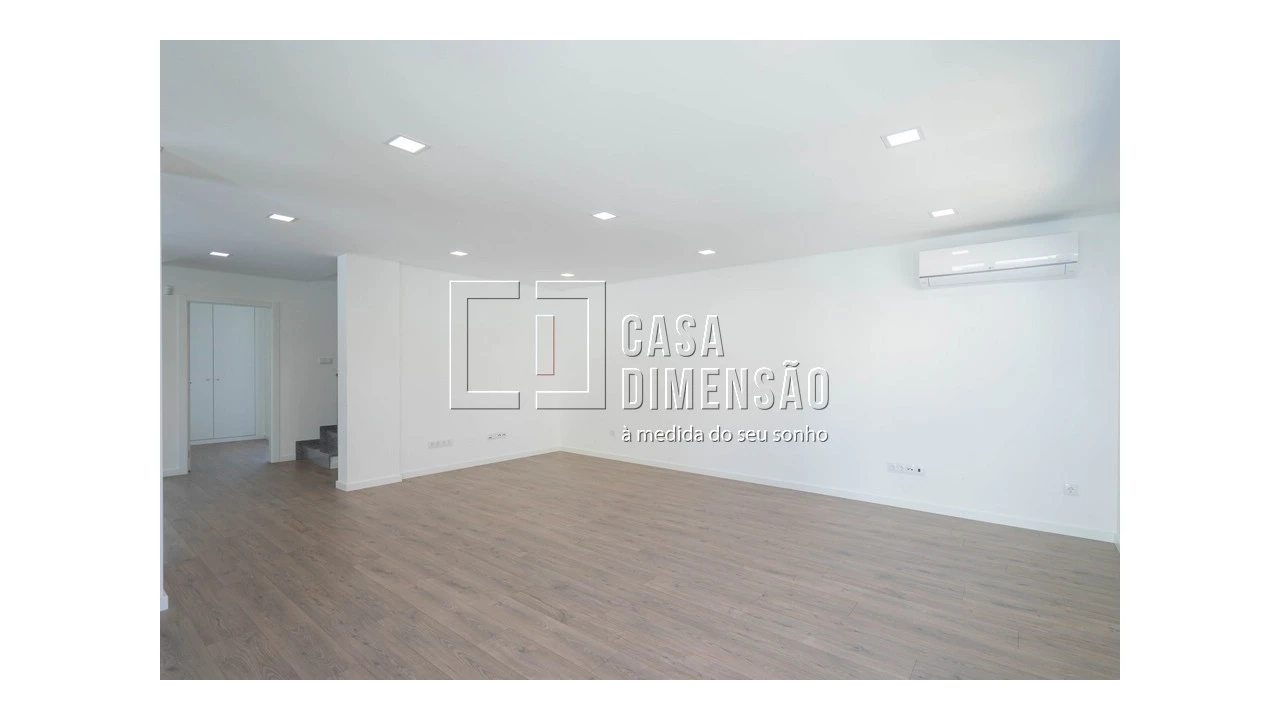 Moradia T4 para Venda em Charneca de Caparica e Sobreda Foto 13