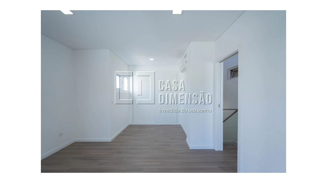 Moradia T4 para Venda em Charneca de Caparica e Sobreda Foto 33