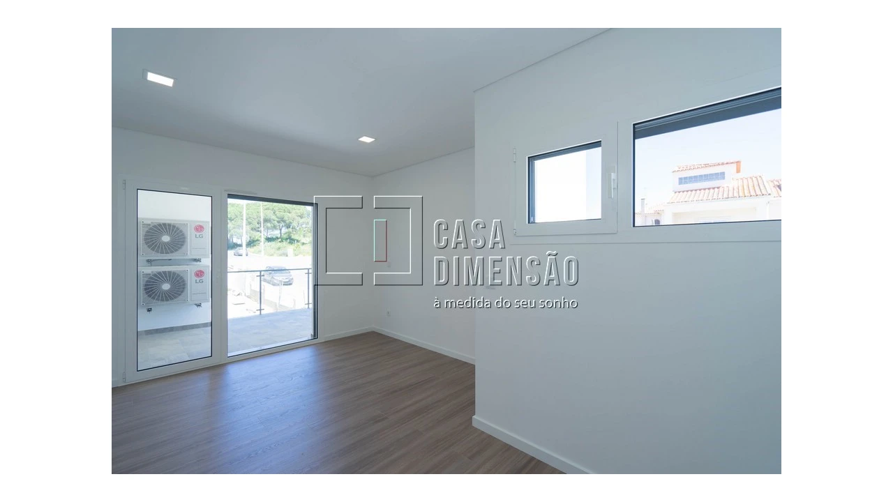Moradia T4 para Venda em Charneca de Caparica e Sobreda Foto 36