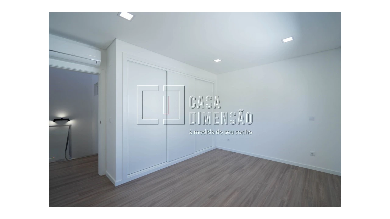 Moradia T4 para Venda em Charneca de Caparica e Sobreda Foto 39