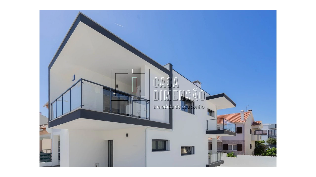 Moradia T4 para Venda em Charneca de Caparica e Sobreda Foto 1