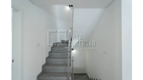 Moradia T4 para Venda em Charneca de Caparica e Sobreda