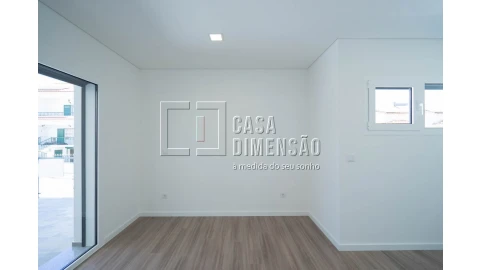 Moradia T4 para Venda em Charneca de Caparica e Sobreda
