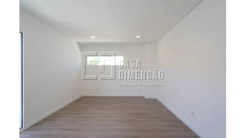 Moradia T4 para Venda em Charneca de Caparica e Sobreda