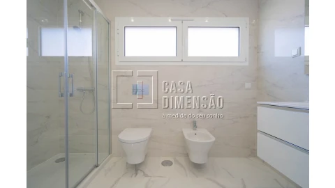 Moradia T4 para Venda em Charneca de Caparica e Sobreda