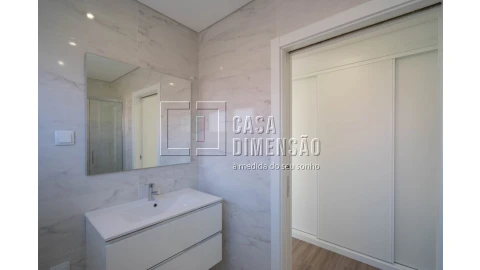 Moradia T4 para Venda em Charneca de Caparica e Sobreda