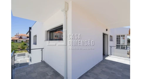 Moradia T4 para Venda em Charneca de Caparica e Sobreda