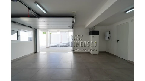Moradia T4 para Venda em Charneca de Caparica e Sobreda