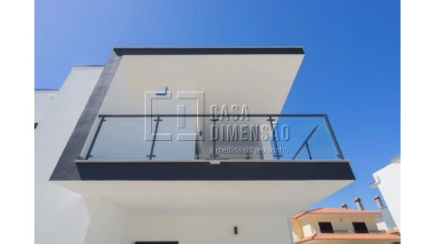 Moradia T4 para Venda em Charneca de Caparica e Sobreda
