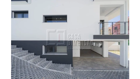 Moradia T4 para Venda em Charneca de Caparica e Sobreda