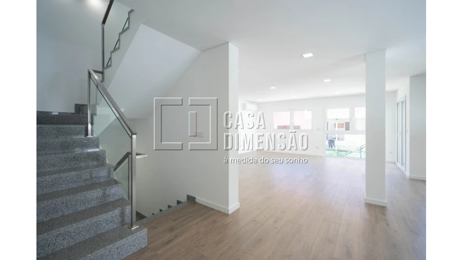 Moradia T4 para Venda em Charneca de Caparica e Sobreda Foto 3