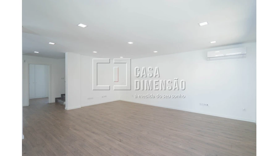Moradia T4 para Venda em Charneca de Caparica e Sobreda Foto 13
