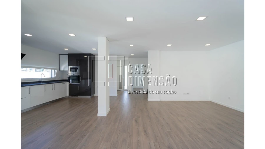 Moradia T4 para Venda em Charneca de Caparica e Sobreda Foto 14
