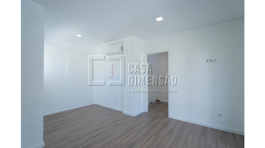 Moradia T4 para Venda em Charneca de Caparica e Sobreda Foto 34