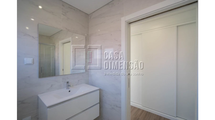 Moradia T4 para Venda em Charneca de Caparica e Sobreda Foto 57