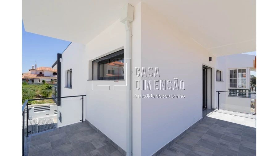 Moradia T4 para Venda em Charneca de Caparica e Sobreda Foto 58