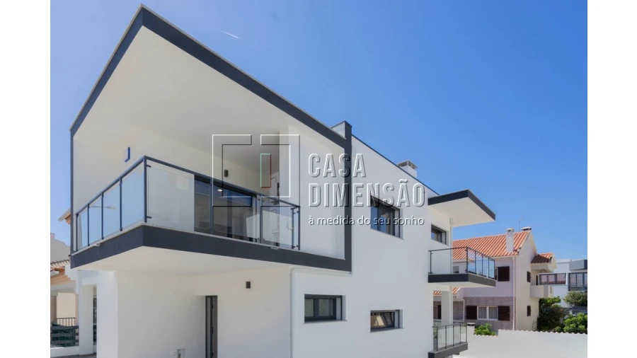 Moradia T4 para Venda em Charneca de Caparica e Sobreda