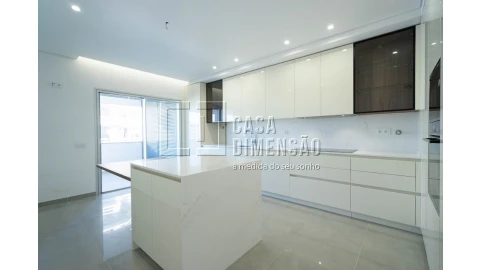 Apartamento T3 para Venda em Carnaxide e Queijas