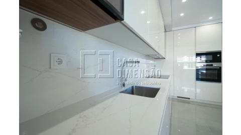 Apartamento T3 para Venda em Carnaxide e Queijas