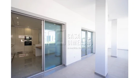 Apartamento T3 para Venda em Carnaxide e Queijas