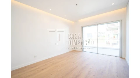 Apartamento T3 para Venda em Carnaxide e Queijas