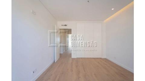 Apartamento T3 para Venda em Carnaxide e Queijas