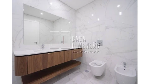 Apartamento T3 para Venda em Carnaxide e Queijas