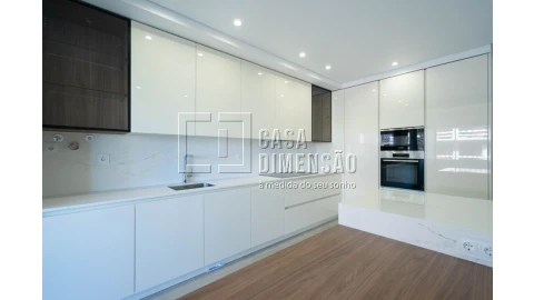 Apartamento T3 para Venda em Carnaxide e Queijas