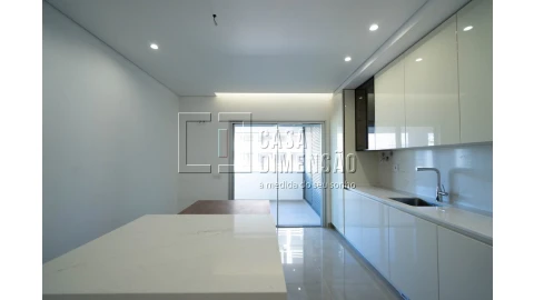 Apartamento T3 para Venda em Carnaxide e Queijas