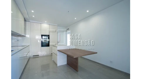 Apartamento T3 para Venda em Carnaxide e Queijas