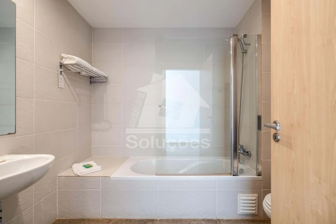Apartamento T1 para Venda em Mexilhoeira Grande Foto 19