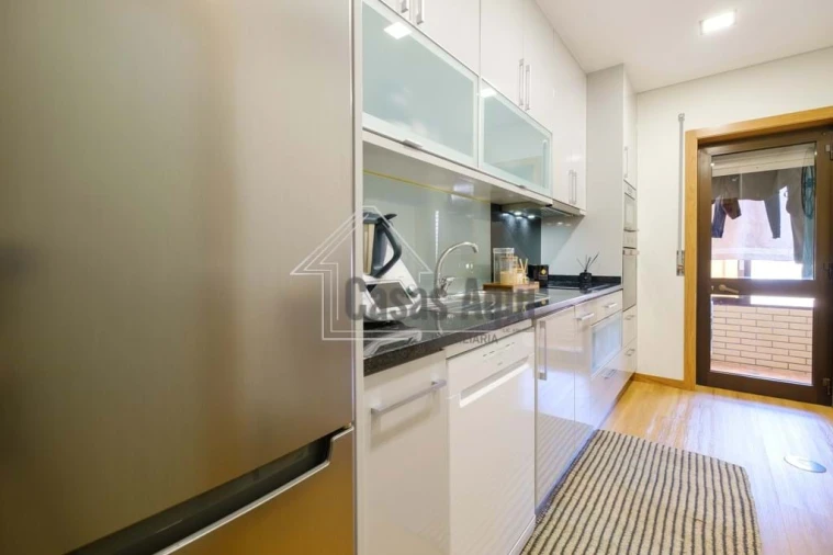 Apartamento T2 para Venda em Castêlo da Maia Foto 8