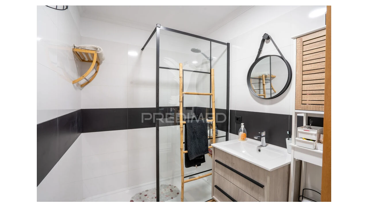 Apartamento T2 para Venda em Caniço Foto 16