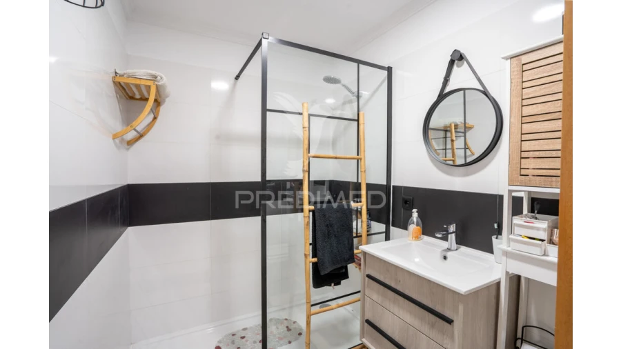 Apartamento T2 para Venda em Caniço Foto 16