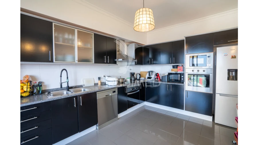 Apartamento T2 para Venda em Caniço Foto 4