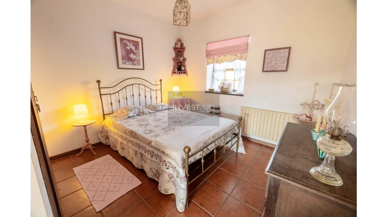 Moradia T4 para Venda em Coura Foto 26