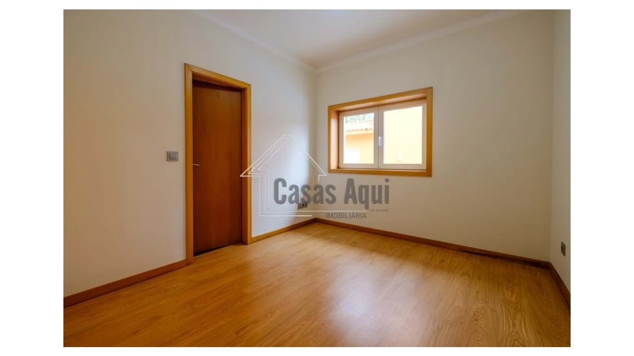 Moradia T3 para Venda em Vilar e Mosteiró Foto 13