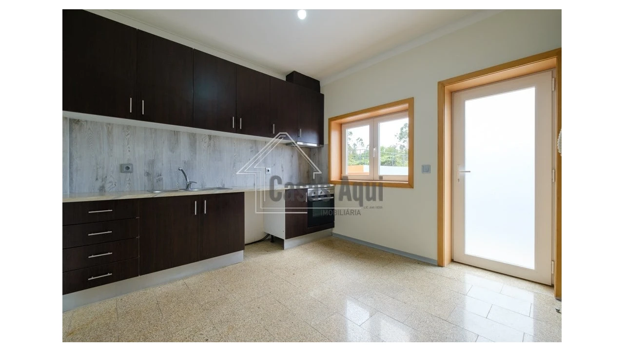 Moradia T3 para Venda em Vilar e Mosteiró Foto 10