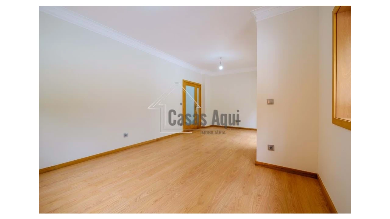 Moradia T3 para Venda em Vilar e Mosteiró Foto 18